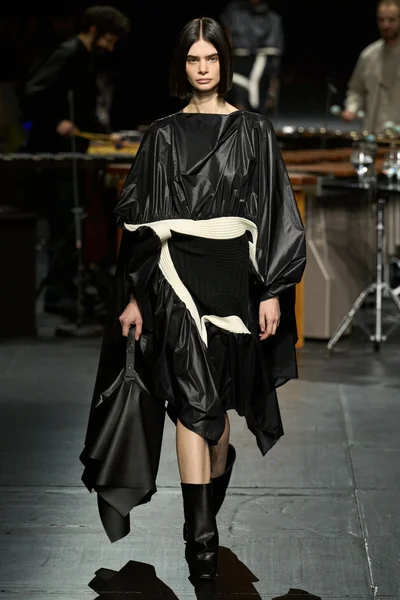 Look 8